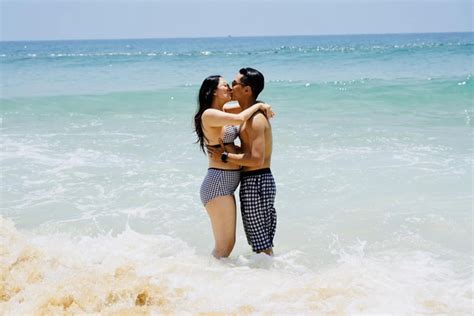 Khánh Thi diện bikini trong thai kỳ vóc dáng thế nào mà ai cũng trầm trồ