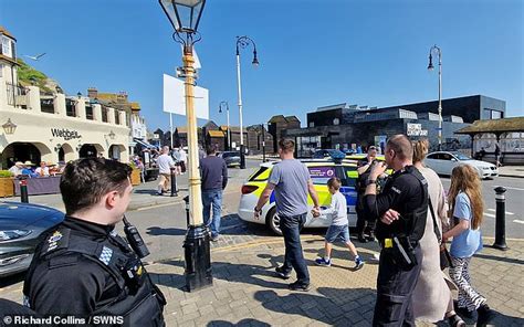 Naturist Accuses Off Duty Cop Of Harassment After He Was Arrested While Sat Nude On A Bench