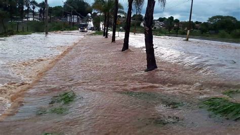 Chuva Forte Alagou A Rua Em Senador Canedo Lago Transbordou YouTube