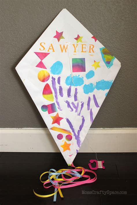 Kids Craft: DIY Paper Kite - Happiness is Homemade