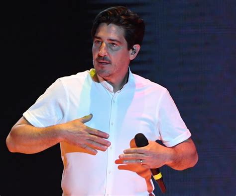 New Kids on the Blocks Jonathan Knight Secretly Marries Longtime