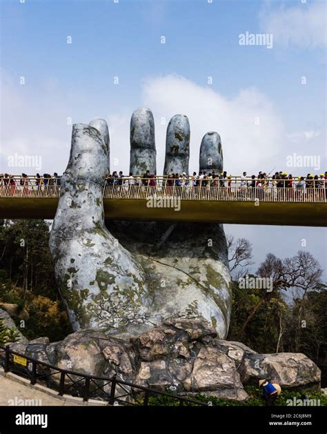 Vietnam golden hands bridge hi-res stock photography and images - Alamy