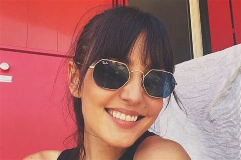 Ambra Angiolini In Vacanza Col Micro Bikini Il Reggiseno A Triangolo Lascia L Underboob In Vista