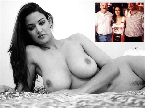 Hooters Babes 049 1000 Porn Pic