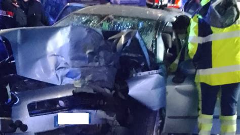 Drammatico Incidente Nella Notte Sulla Litoranea Morte Due Ragazze Di Anni Latina News