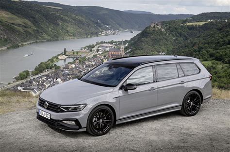 Foto Volkswagen Familiare Macchina 2019 Passat Variant R Line