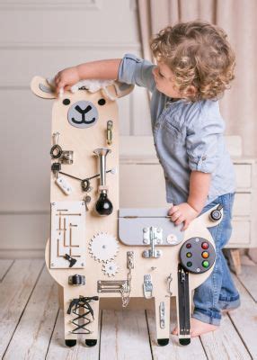 Ein Busy Board ist ein kreatives Holz Spielzeug für jedes pfiffige Kind