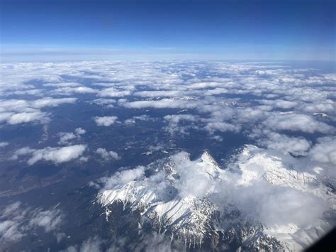 Munții Bucegi văzuți de sus (06.03.23) : r/Romania