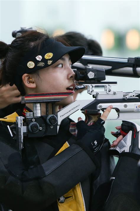 Hot girl bắn súng Phí Thanh Thảo tập luyện chuẩn bị cho ASIAD 19