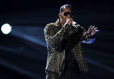 r kelly at the grammys 1