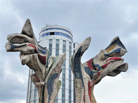 В Челнах начали реконструкцию скульптур Ильдара Ханова