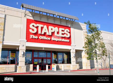 staples office supply store usa stock photo alamy