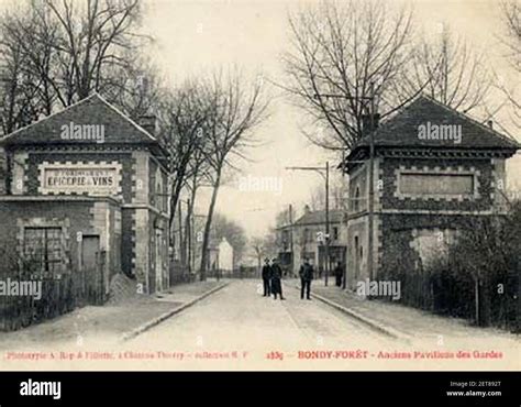 Pavillons Sous Bois Pavillons De Garde Stock Photo Alamy