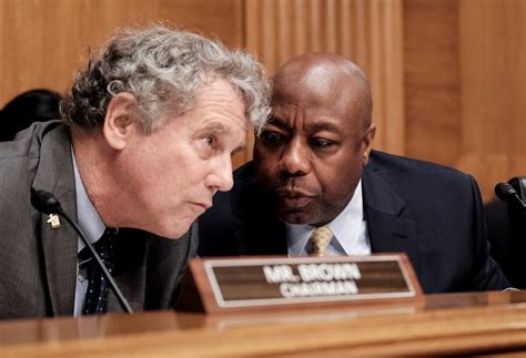 Seizing pay of failed bank CEOs gathers bipartisan Senate support - The ...