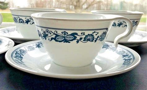 Vintage Corelle Old Town Blue Cups And Saucers Set Of 4 White With Blue