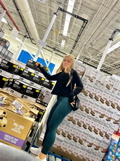Cute Blonde Ass In Green Leggings Oc Spandex Leggings Yoga Pants Forum