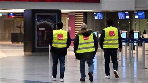 Streik An Flughafen Fl Ge In D Sseldorf Und K Ln Fallen Aus