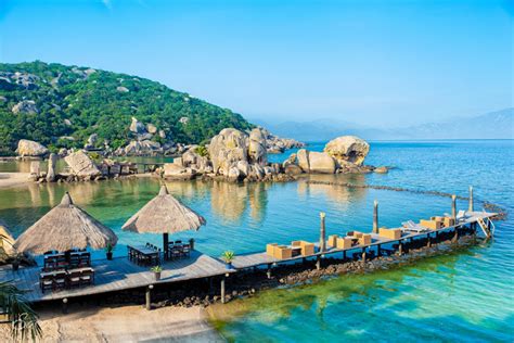 11 bãi biển Nha Trang hoang sơ đẹp nổi tiếng sóng to có bãi cát dài