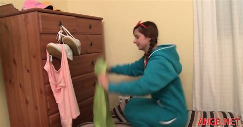 Gorgeous Brunette Teenie Sextoy Her Tight Poontang