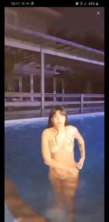 Brunella En La Piscina Webcam Webcam Porn XHamster