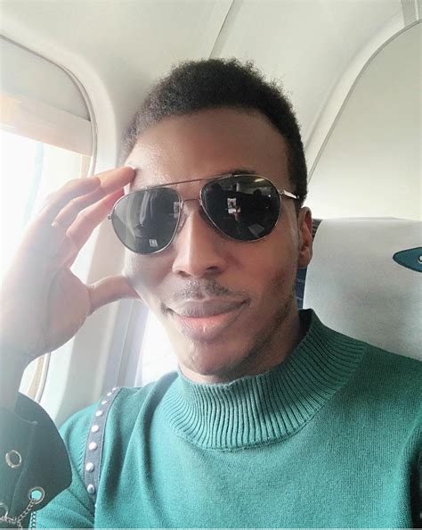 popular gospel singer frank edwards shows  dance move  video