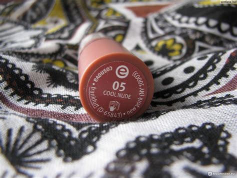 Губная помада Essence Longlasting lipstick nude Приятная помада для разнообразия Оттенок 05