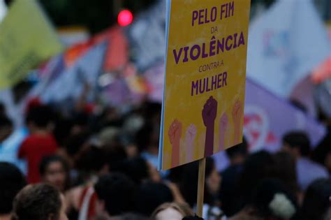 Projeto Que Aumenta Pena De Feminic Dio Para At Anos Avan A Na