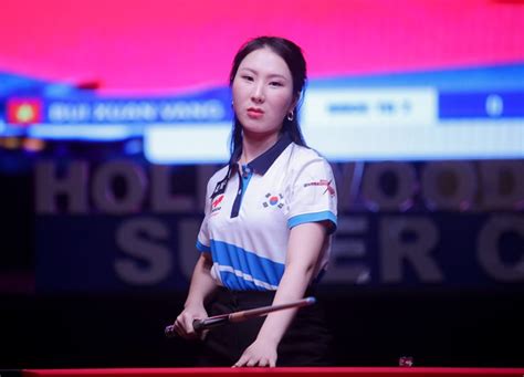 Hot girl bi a Hàn Quốc liên tiếp dọn bàn tuyển VN gặp khó tại siêu cúp quốc tế