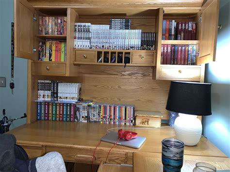 Staff are discussing the luxottica my personal desk update 7