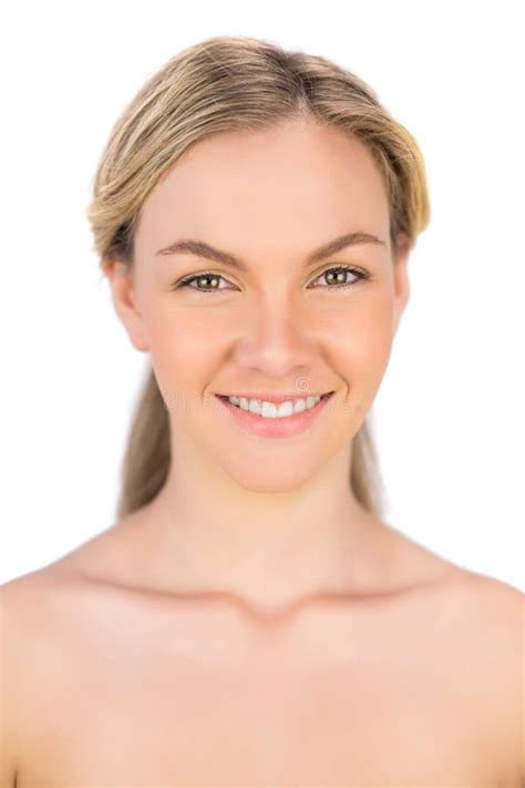 Pose Blonde Nue Mignonne De Sourire Photo Stock Image Du Normal Isolement