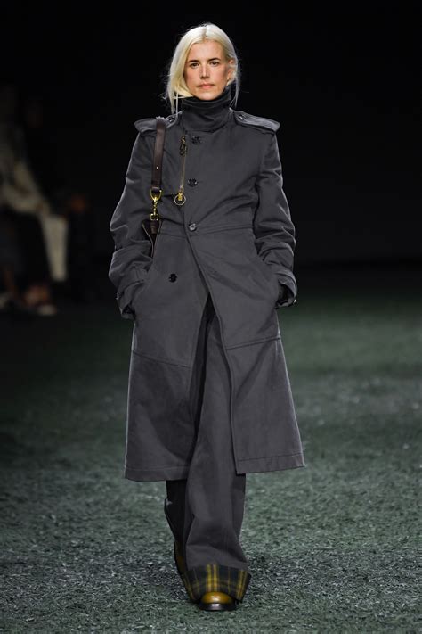 Burberry Fall 2024 Ready to Wear Runway, Fashion Show & Collection ...