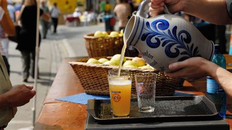 Apfelweinfestival In Frankfurt ESSEN UND TRINKEN