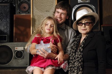 Yoko Ono призовава за незабавно освобождаване на Pussy Riot