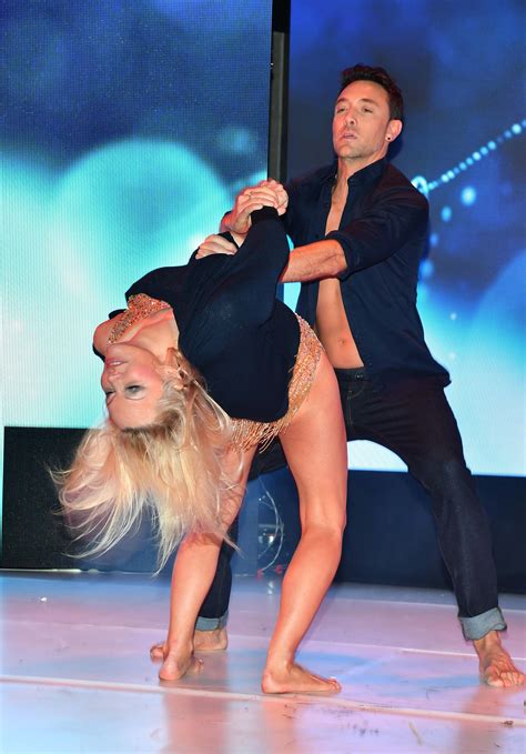 Pamela Anderson Tits Out Slutty Dancing DrunkenStepFather