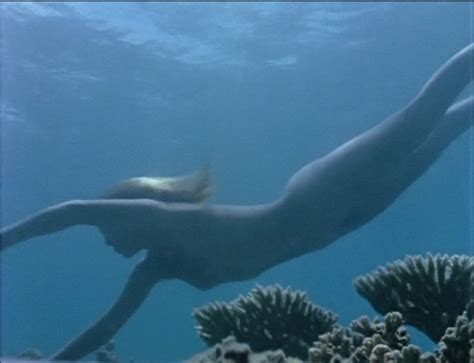 Naked Véronique Jannot in Paul et Virginie