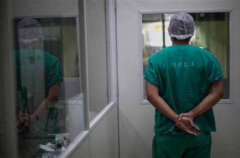 Paciente se recusa a ser atendida por médico gay em Feira de Santana Pheeno