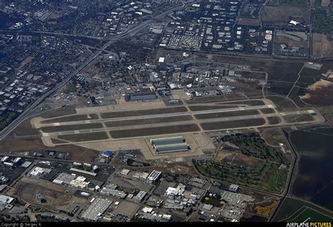 Airport Overview Airport Overview Runway Taxiway At Mountain View