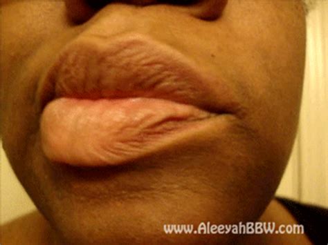 AleeyahMeow Ebony BBW Fetish Store Hiccup Closeup AVI