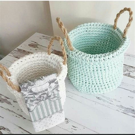 Вязаные корзинки в интерьере (66 фото)