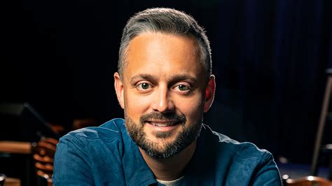 Classify comedian Nate Bargatze