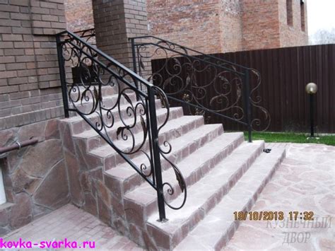 Уличные кованые перила устанавливаются на крылечко и лестницы на улице ...