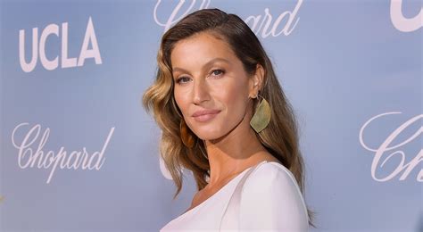 Photos Gisele Bundchen Shows Off Her Baby Bump While Sporting Two Piece Bikini On The Beach