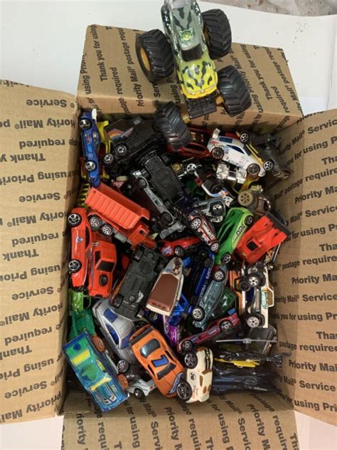 Huge Lot Toy Cars Trucks Hot Wheels Matchbox Vintage Black Wall Ferrari Jeep Antique