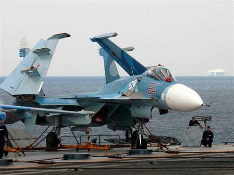 СУ-33: палубный истребитель, кабина самолёта, боевая окраска ...
