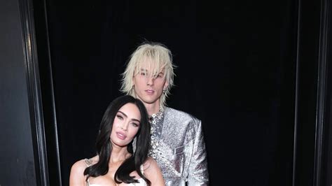 machine gun kelly  megan fox show pda    grammys red carpet