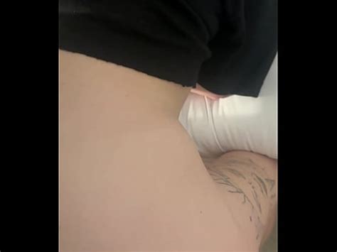 Une influenceuse médiatique est traitée comme une salope obéissante XVIDEOS