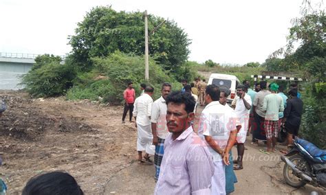 Villagers protest against dumping garbage on the banks of Kollidam