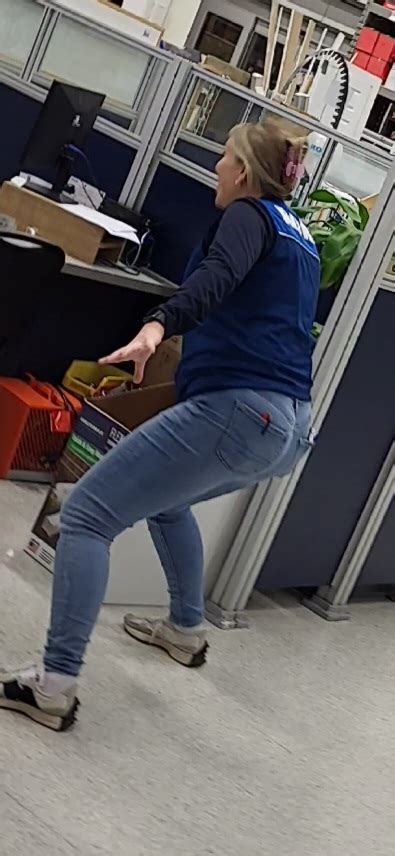 Nerdy Blonde PAWG P Tight Jeans Forum