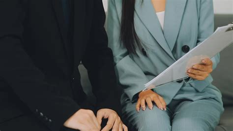 Lindo Jovem Mulher Ser V Tima Do Sexual Ass Dio S Ambiente De Trabalho C Pia De Espa O