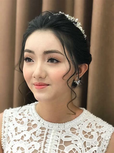 Trang điểm cô dâu tone nude giản dị tạo phong cách trẻ trung trong trẻo tinh khôi